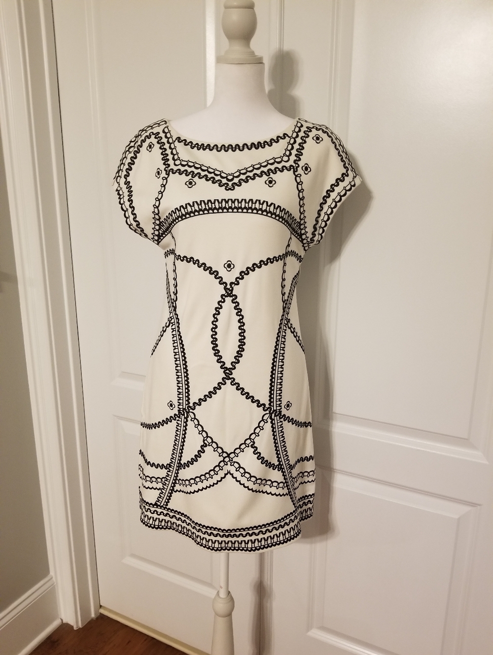 RARE Juicy Couture Designer Cream Embroidered Chain Mini Sheath Dress Sz S